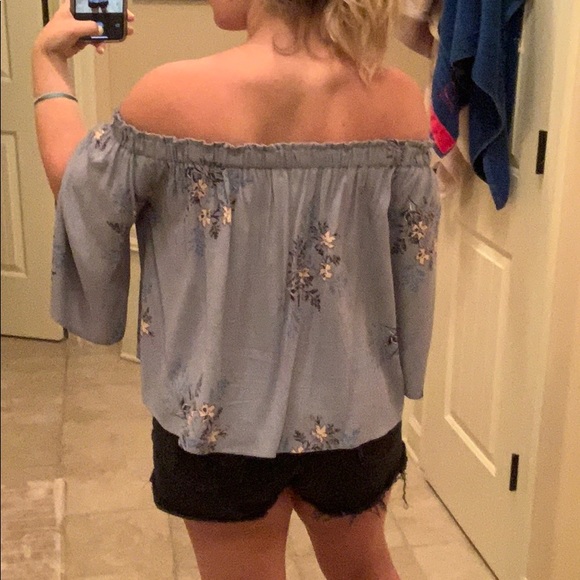 Off the shoulder ASTR blouse - Picture 2 of 3